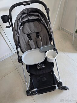 Kočárek Cybex Mios + fusak, držák nápojů, síťka, snack tray - 11