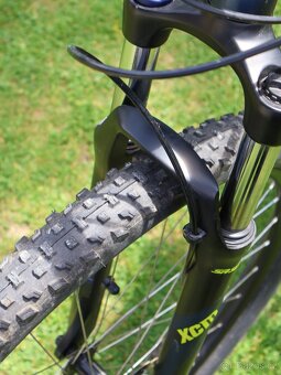 SPECIALIZED ROCKHOPPER - 11