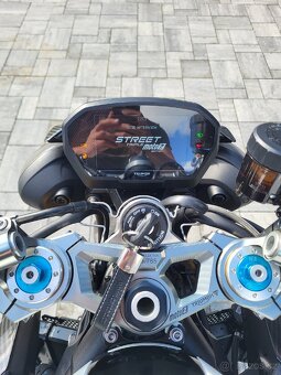 Triumph Street Triple 765 RS Moto2 TM Edition - 11