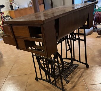 Prodám šicí stroj Lada - 11