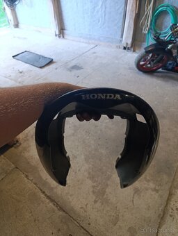 Sedlo a plast/křídlo Honda CBR 600F - 11