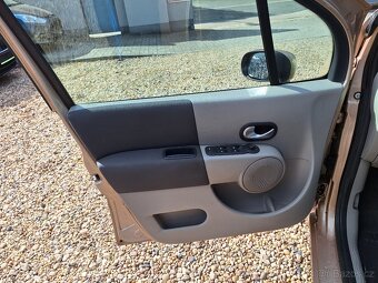 Renault Modus 1.6i 16V 82KW Klimatizace, Tažné zařízení - 11