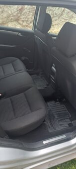 Mercedes-Benz B - 11