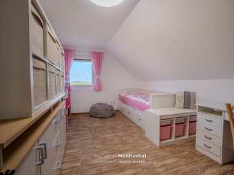 Prodej samostatně stojícího rodinného domu 5+kk s garáží - 11