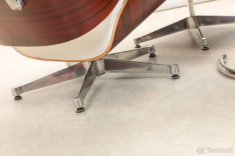 KŘESLO CHARLES & RAY EAMES S PODNOŽKOU - 11