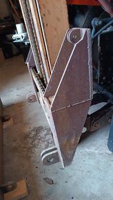 Zvedačka za traktor s vyklápěcí lopatou - 11