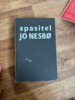 Jo Nesbo - Spasitel, Pentagram, Červenka - 11