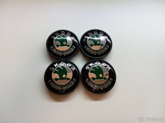 Středové krytky Škoda, 56x52mm, zelené logo - 11