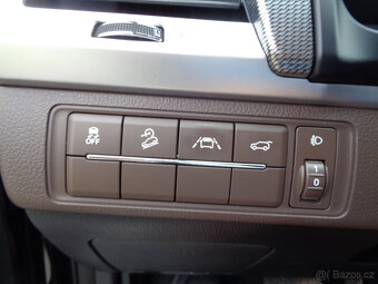 SSANG YONG REXTON 2.2 CRDi PREMIUM 4 X 4 AUTOMAT - 11