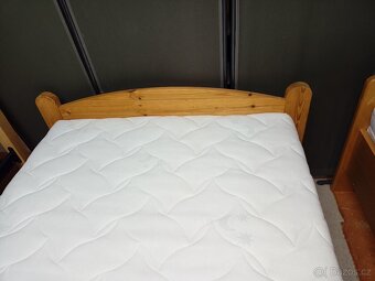 Prodám hezkou postel z masivu-smrk 100 x 200 cm - 11