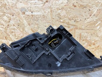 LEVÉ PŘEDNÍ XENONVÉ SVĚTLO VOLVO S80 II / S70 / XC70 - 11