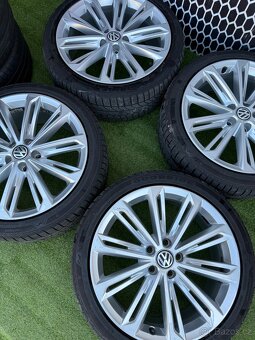 Passat B8 R-LINE - DVĚ SADY PNEU - 235/40 R19 - 11