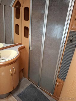 Karavan Hobby bez SPZ na pevné stání - 11