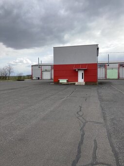 Komerční prostor vhodný pro skladování, lehkou výrobu, 529m2 - 11