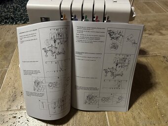 Šicí stroj coverlock/overlock Merrylock MK 4075 - 11