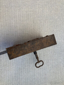 Zámek dveřní starožitný s klíčem - 11