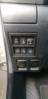 Toyota Hilux 2,4 D - 11