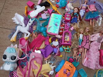 Panenky barbie a jiné plus doplňky - 11