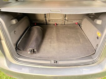 Volkswagen Touran 2.0 103 kW 7 mistny - 11