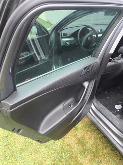 Prodám Passat B6 2.0 TDI 16v bkp - 11