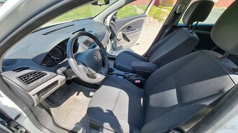 Renault Megane III, 1.6i - 11