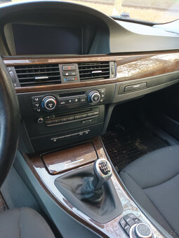 BMW 3 ŘADA E90 320I - 11