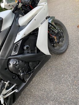 Yamaha YZF 1000 R1 - 11