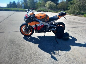 Honda CBR 1000RR REPSOL - 11