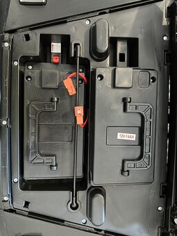 Elektrické auto mercedes 6x6 s dvěma baterii - 11