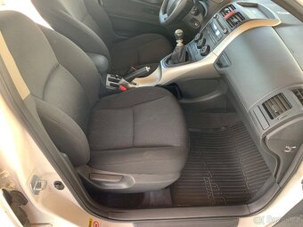 TOYOTA AURIS - 11