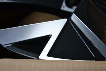 Škoda Superb III/IV/VW Passat B8-NOVÉ orig.Alu 18-8x18,ET44 - 11