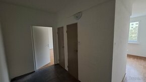 Pronájem bytu 2+1,4.patro s výtahem, ul. Dřínovská - 11