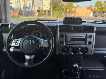 Toyota FJ Cruiser 4.0 V6 – spolehlivé SUV s pohonem 4x4 - 11
