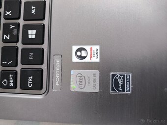 TOSHIBA '13' celokovový notebook jako nový - 11