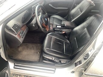 BMW 3 3.0 330i Touring - 11