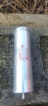 Kompenzační kondenzátory, výkonový rezistor - 11