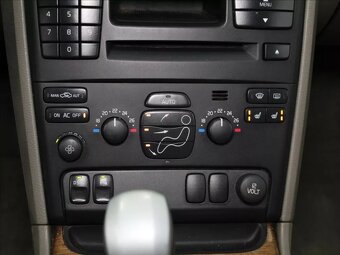 Volvo XC90 2,9 T6 4x4 AT 7-míst 1.majitel 200 kW automat zel - 11