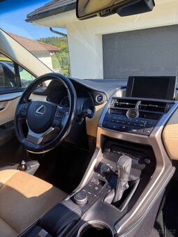 Lexus NX300h, 4x4, luxusní výbava, světlá kůže, odpočet DPH - 11