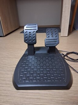 Herní volant z řady Thrustmaster T80 - 11