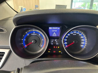 Hyundai i30 r.v. 2015, 1,6CRDi 81Kw klima - 11