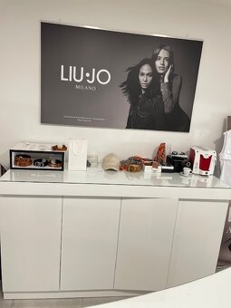 Prodám vybavení butiku - 11