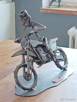 KOVOVÝ MODEL MOTOKROSOVÉHO JEZDCE NA MOTORCE HINZ & KUNST - 11