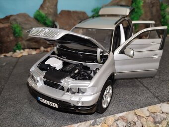 Prodám model 1:18 BMW X5 KYOSHO - 11