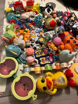 Velký mix hraček - 11