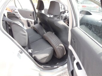 Prodám Toyota Yaris 1.0,1maj. - 11