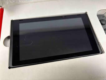 Nintendo Switch 1 s příslušenstvím - 11