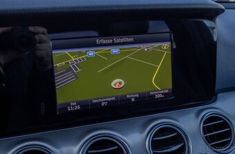 Mercedes-Benz E trieda Sedan E220d A/T / ŤAŽNÉ / KAM. / TEMP - 11