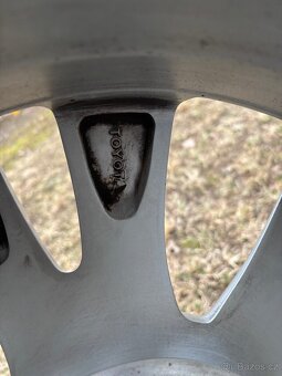 Originálkola Toyota Rav4 18” letní pneu - 11