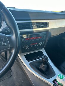 BMW E92 320 D manuál - 11