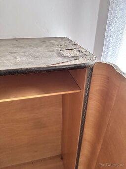 Ložnicový set - postel, noční stolky, skříně k renovaci - 11